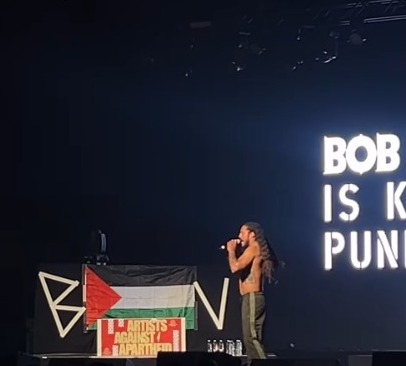 Banda Bob Vylan declara apoio a Palesrina durante show