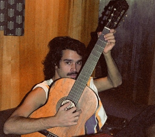 Zé Ibarra, integrante do grupo Bala Desejo, lança seu segundo projeto solo