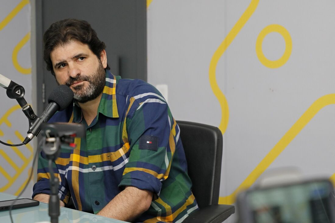 Prefeito de São Lourenço da Mata, Vinícius Labanca (PSB), é recebido no programa Folha Política, da rádio Folha PE.