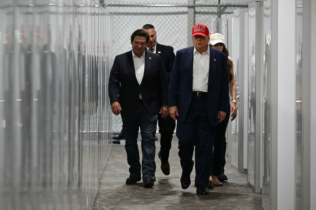 Trump visita 'Alcatraz dos jacarés', novo centro de detenção de imigrantes