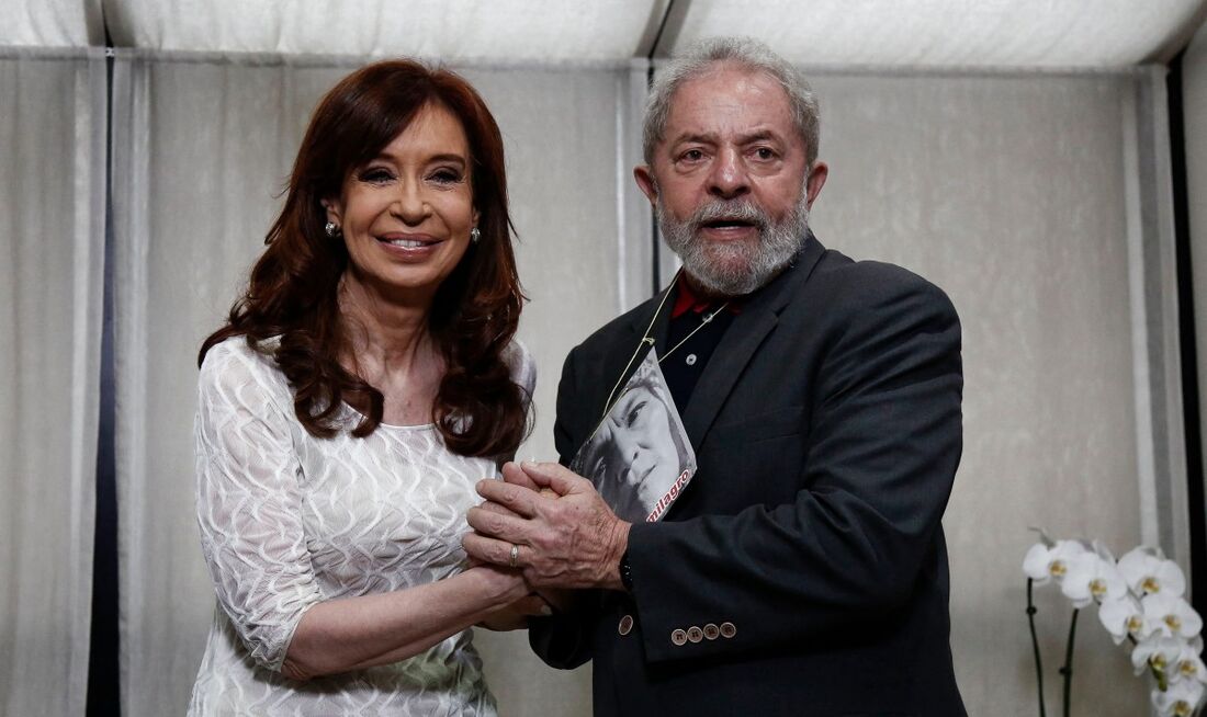 Luiz Inácio Lula da Silva, presidente do do Brasil, ao lado de Cristina Kirchner da Argentina