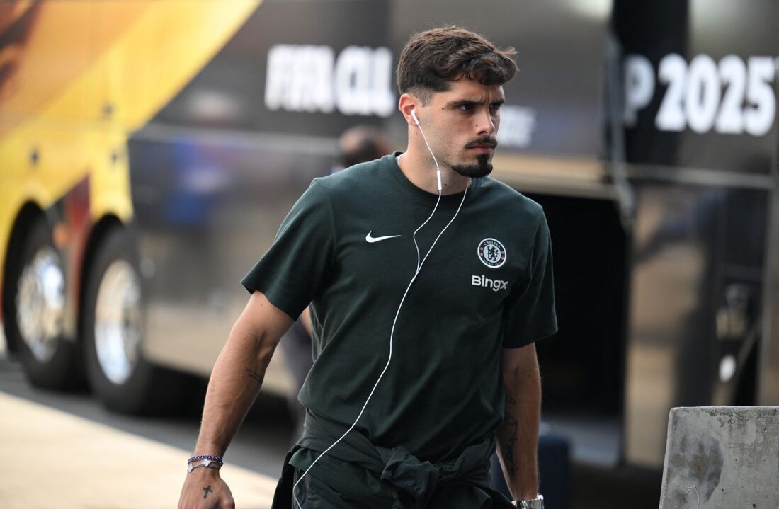 Pedro Neto, jogador do Chelsea, quer dedicar a final da Copa do Mundo de Clubes para Diogo Jota e André Silva, irmãos mortos em um acidente de carro na última quinta-feira (9)
