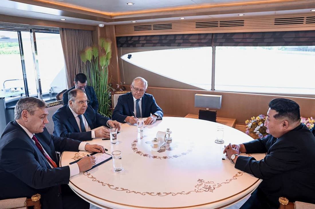 Coreia do Norte oferece apoio total à Rússia contra a Ucrânia durante visita