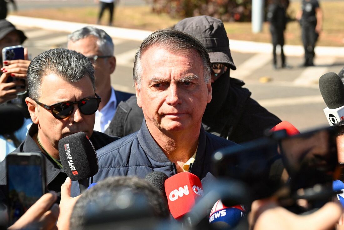 Ex-presidente Jair Bolsonaro após colocar tornozeleira eletrônica