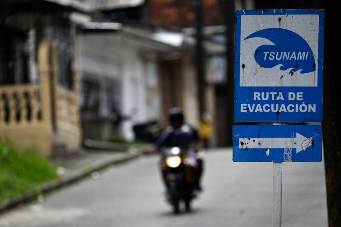 Placa de alerta de tsunami na Colômbia