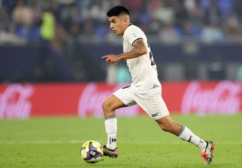 Thiago Almada na disputa da Copa Intercontinental pelo Botafogo