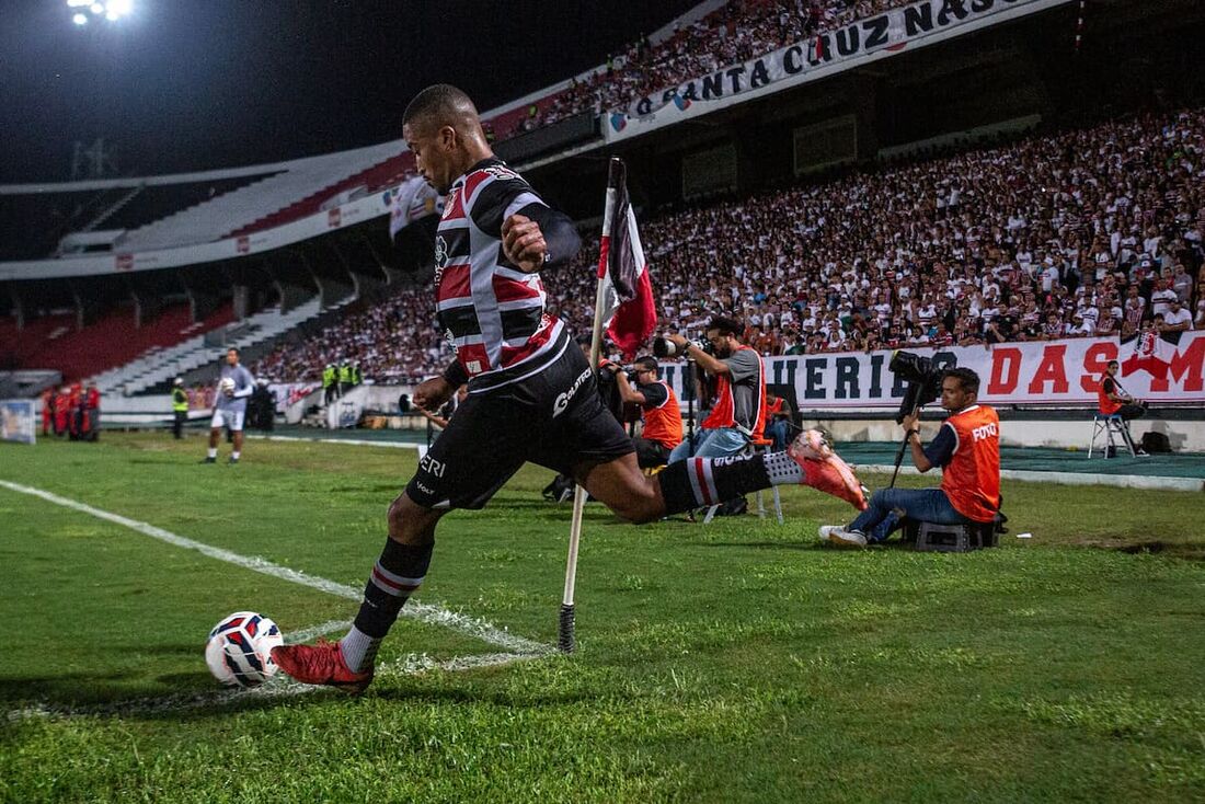 Yuri Ferraz surgiu como a única opção para lateral-direita devido as lesões de Toty e Israel 