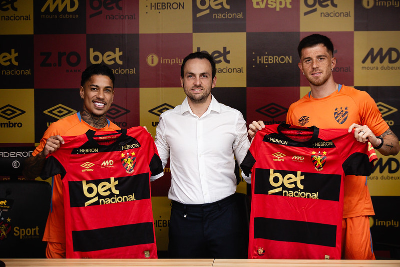 Apresentação dos atacantes Matheusinho (esq) e Ignacio Ramírez (dir)