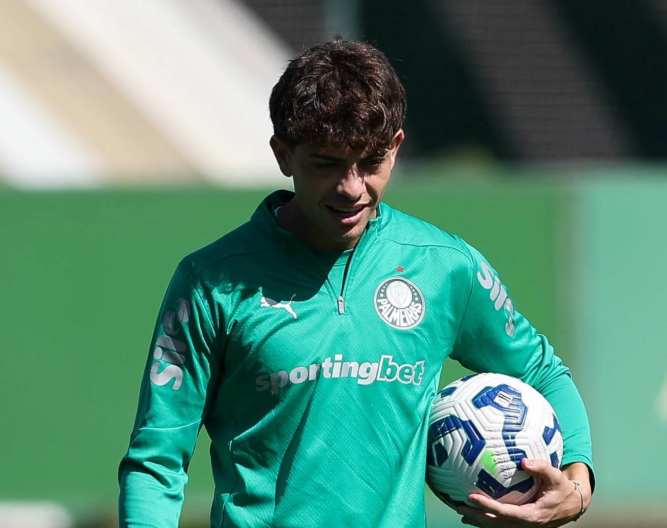 Giay treina com elenco