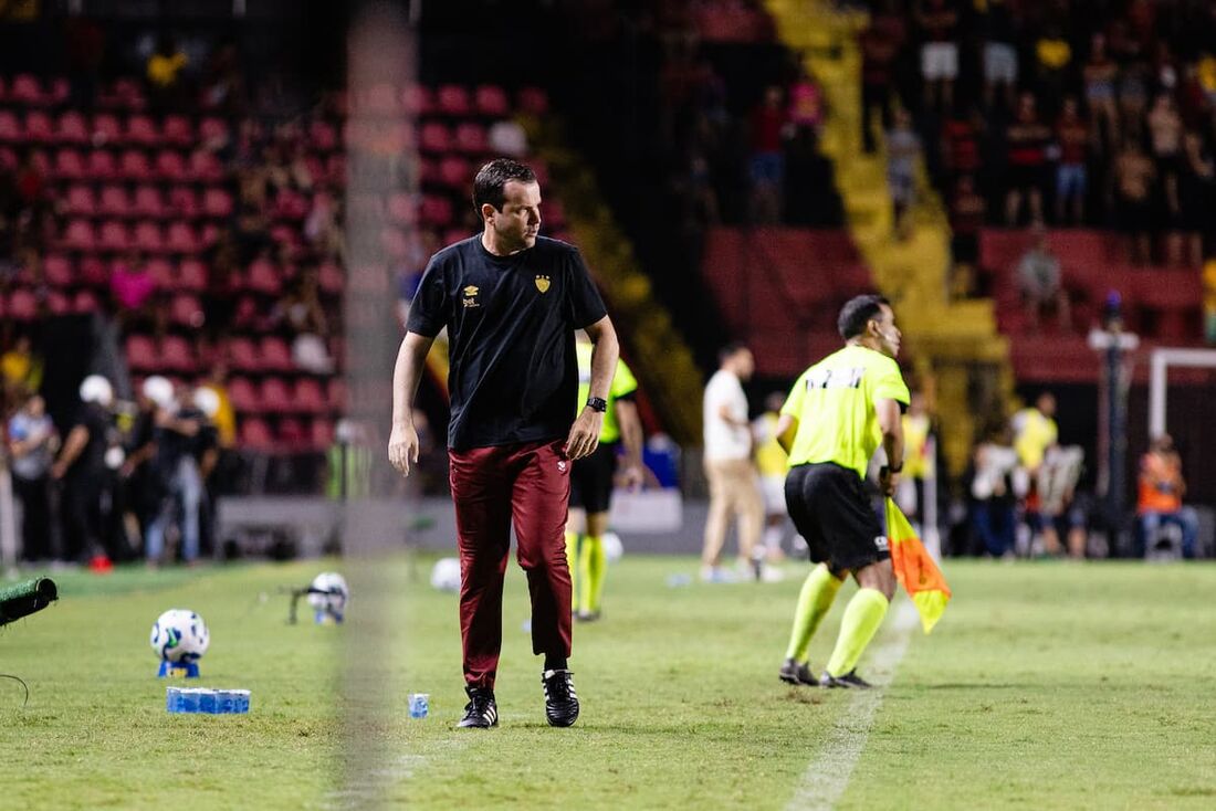 Daniel Paulista viu melhoras na equipe do Sport, apesar do resultado negativo diante do Botafogo