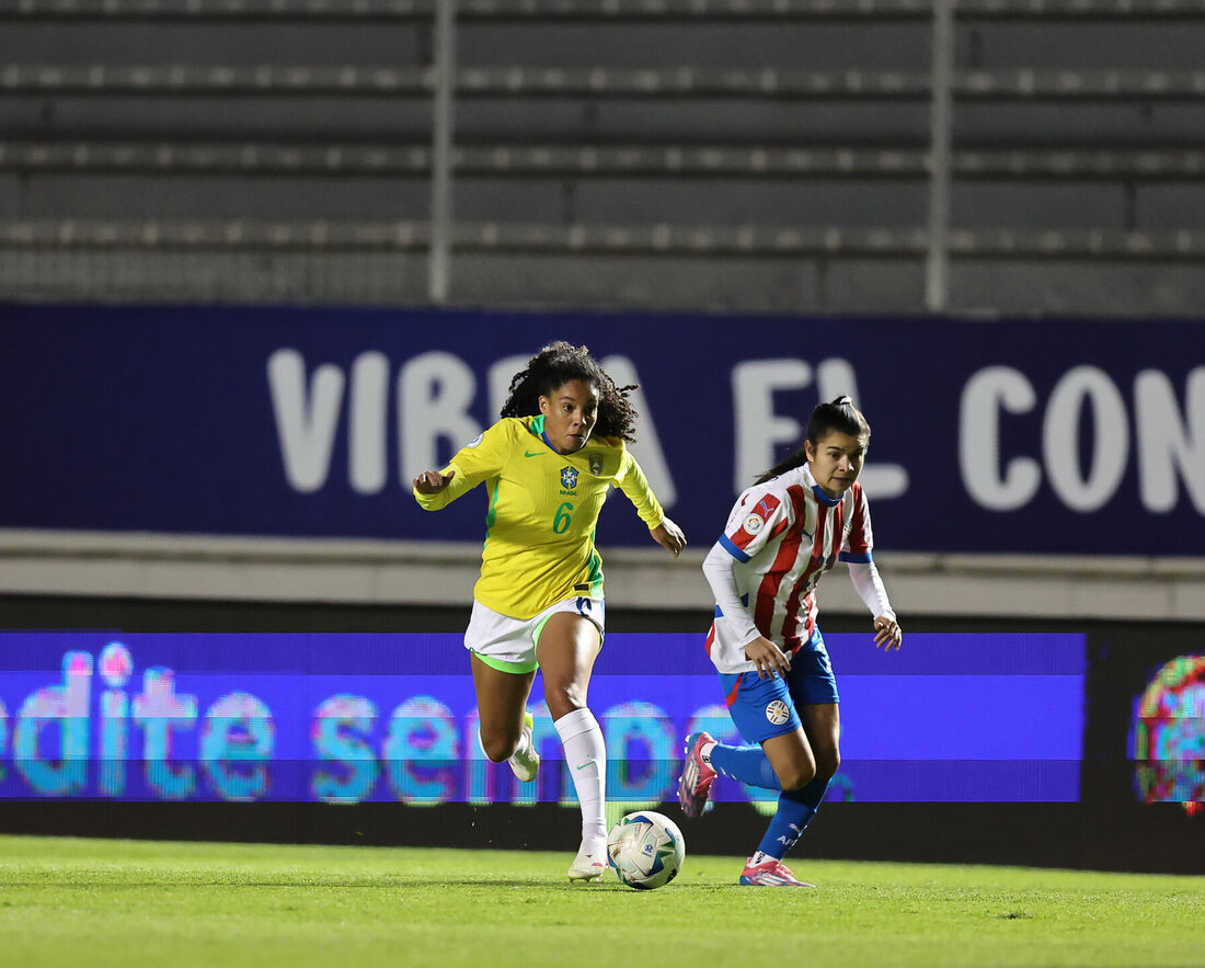 A lateral-esquerda Yasmim comandou com dois gols na vitória do Brasil perante o Paraguai na Copa América feminina