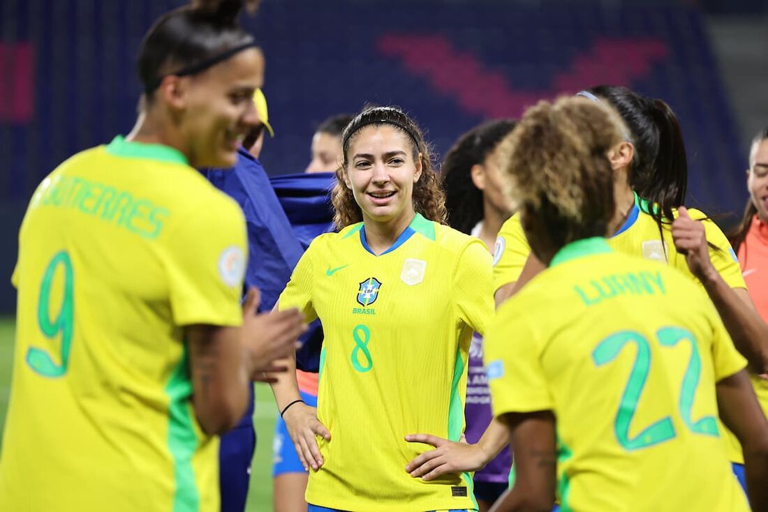 Angelina comanda o setor de meio-campo do Brasil