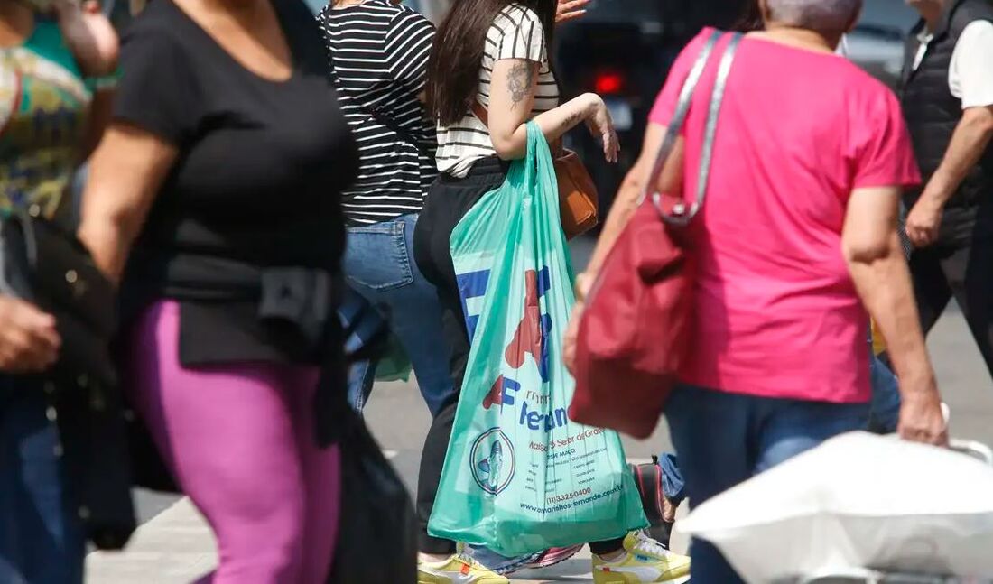 Obesidade abdominal é quando a circunferência do abdômen maior que 102 centímetros para homens e 88 centímetros para mulheres