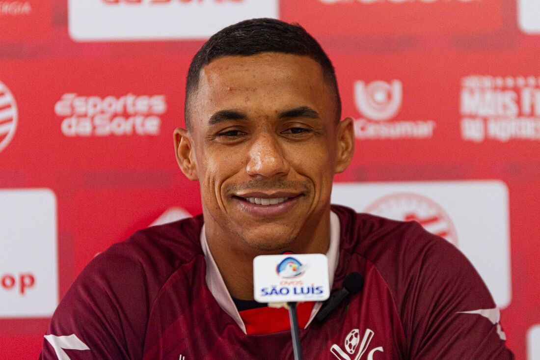 Arnaldo, lateral-direito do Náutico