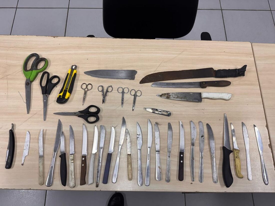 Operação Lâmina Zero: entre os objetos apreendidos estão facas, estiletes e tesouras