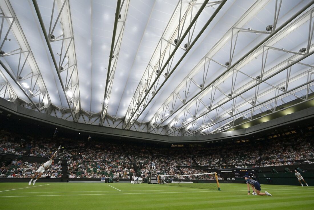 Partida válida pelo Gland Slam de Wimbledon, que não conta mais com a presença de juízes de linha