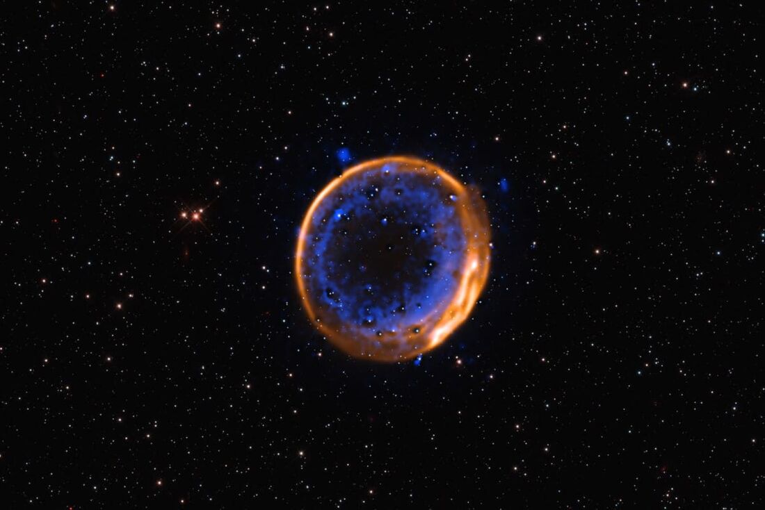 Remanescente de supernova SNR 0509-67.5, os restos em expansão de uma estrela que explodiu há centenas de anos em uma detonação dupla