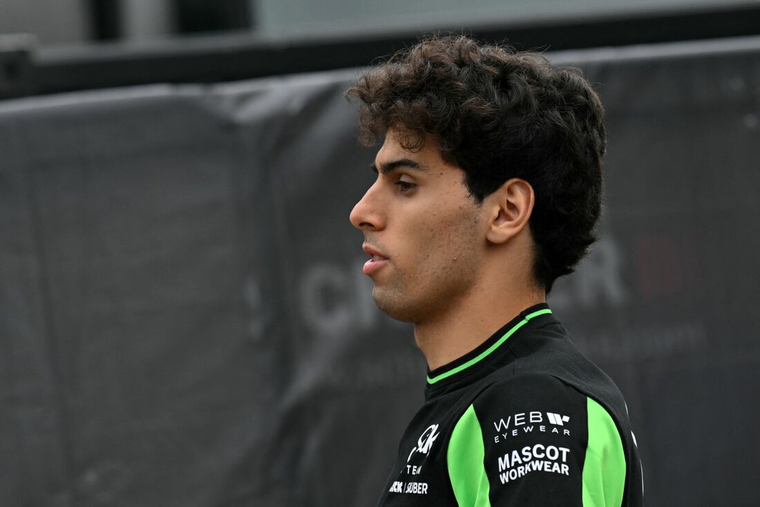 Bortoleto ficou na última colocação durante o primeiro treino livre do GP da Inglaterra nesta sexta-feira (4)