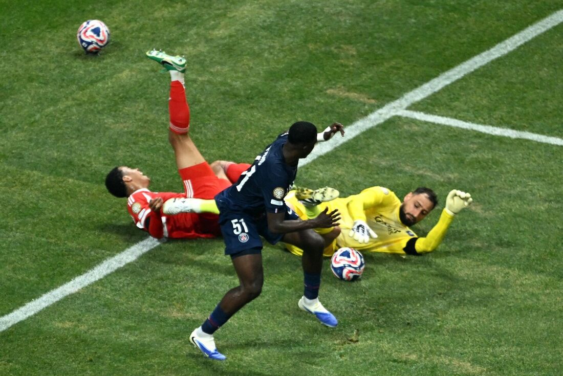 A lesão de Musiala aconteceu durante partida contra o Paris Saint-Germain pelas quartas de final do Mundial de Clubes
