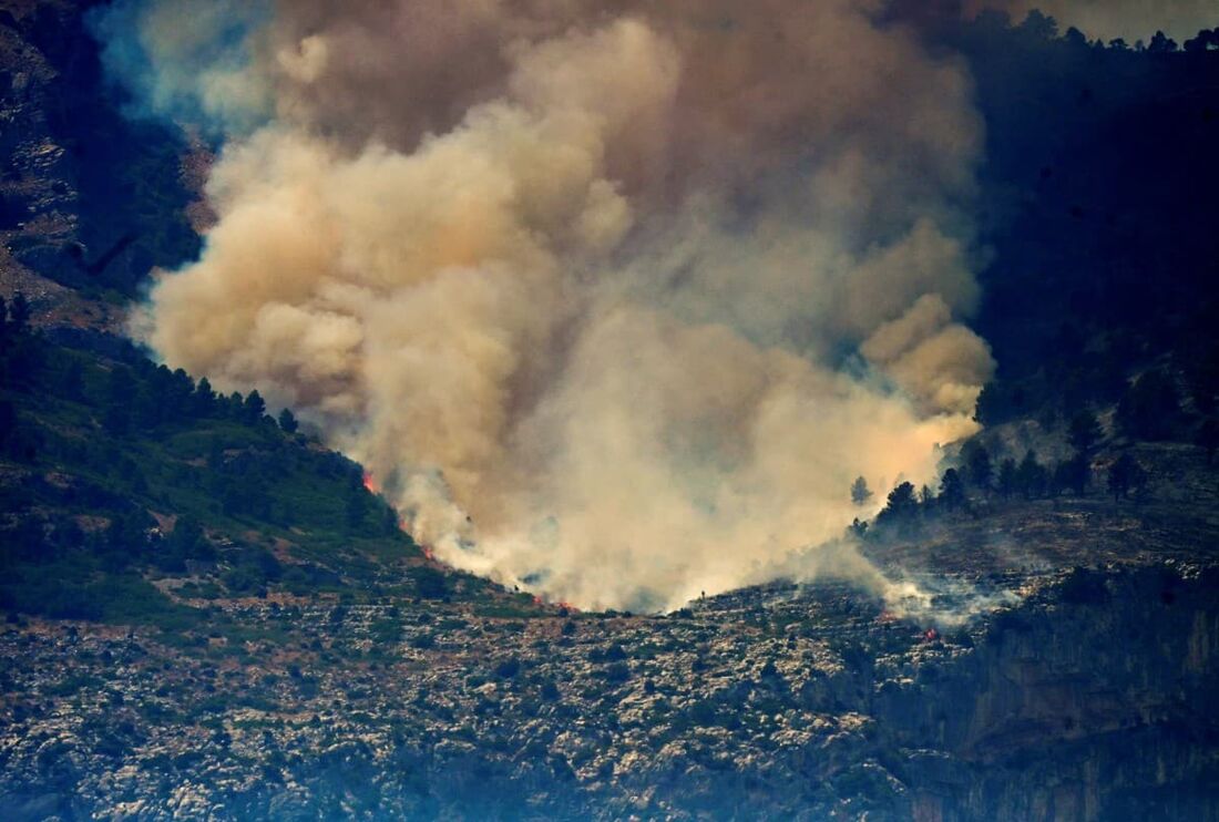 Incêndio florestal perto de Pauls, próximo a Tarragona, na região da Catalunha, na Espanha