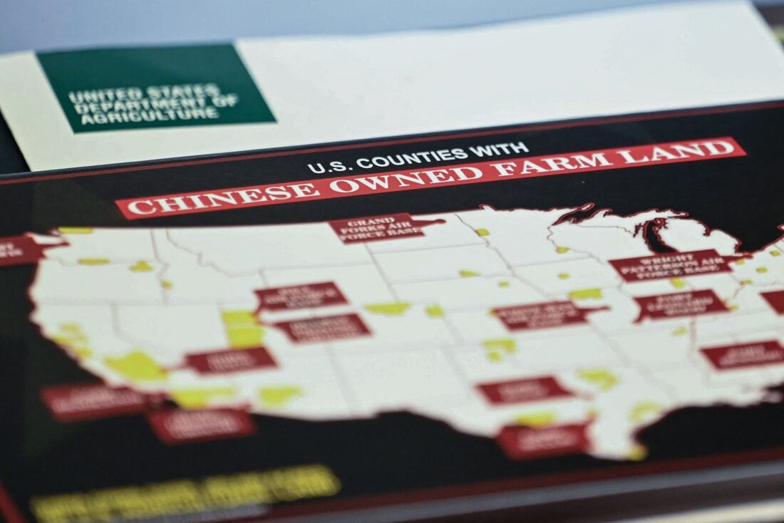 Um mapa dos condados dos EUA com terras agrícolas de propriedade chinesa
