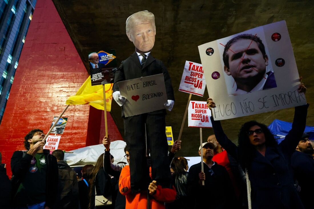 Ato contrário ao presidente dos Estados Unidos na Avenida Paulista, em São Paulo