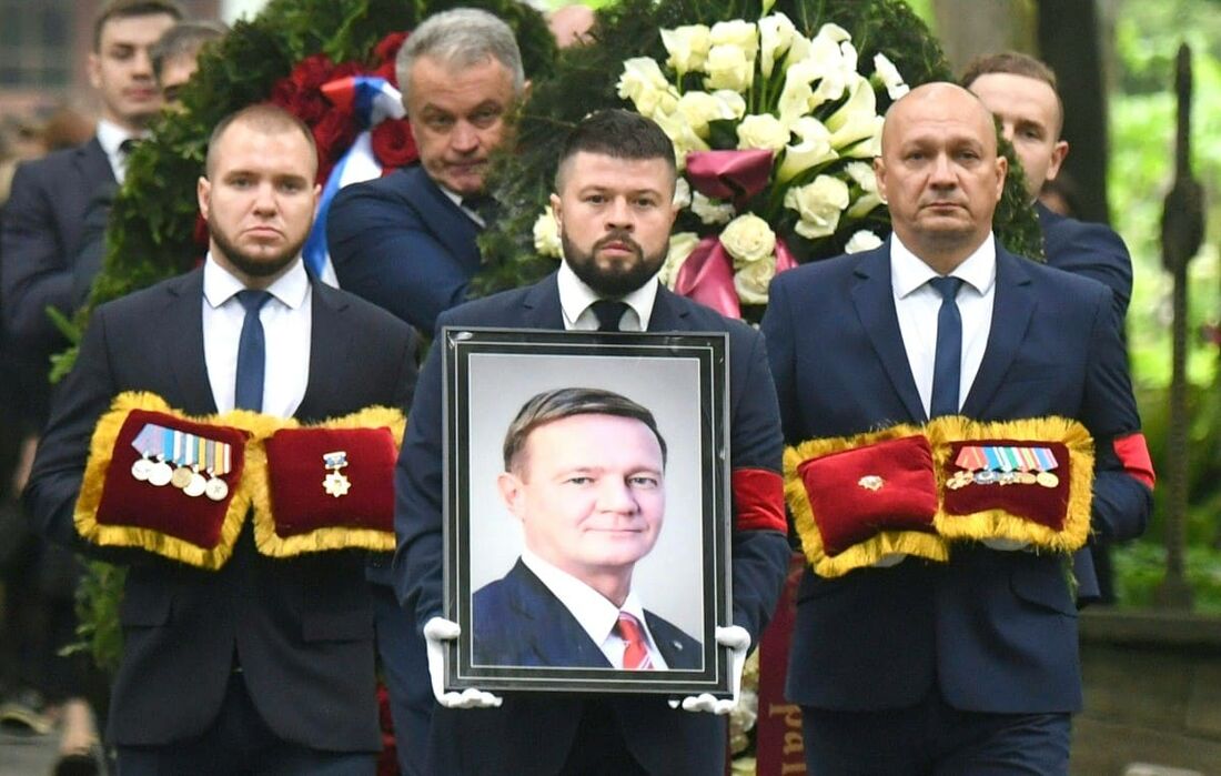 Enterro do ministro da Rússia, Roman Starovoyt