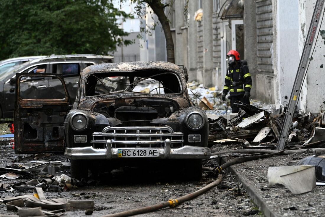 Destroços após ataque Russo na Ucrânia