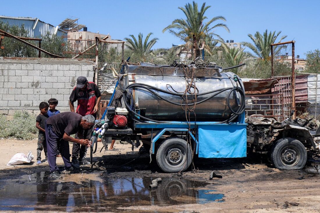 Israel ataca ponto de distribuição de água potável em Gaza