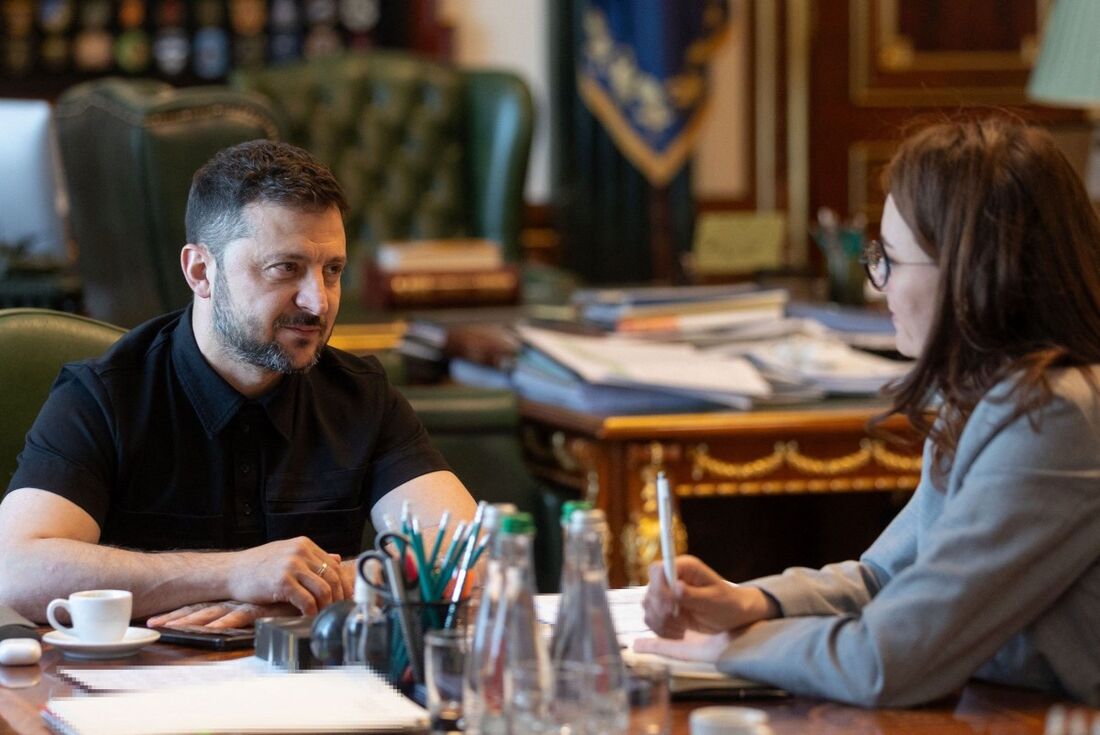 Presente Ucraniano Volodomr Zlensky em renião nesta segunda-feira (14)