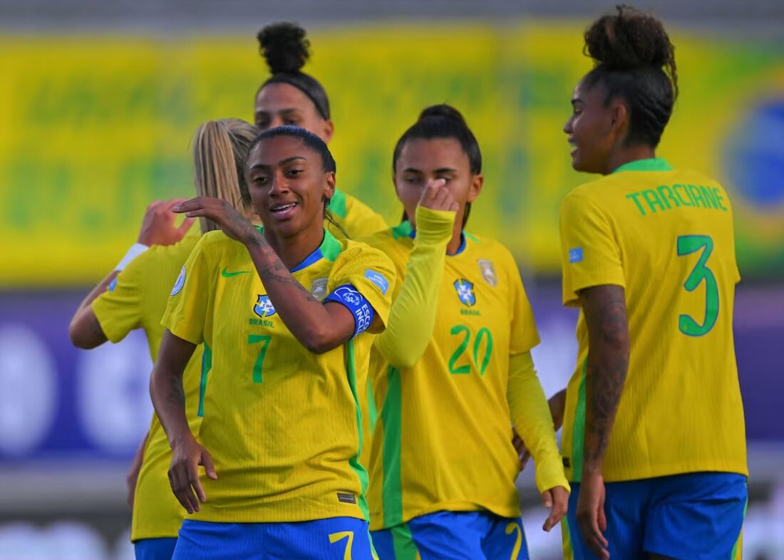 Kerolin Israel fez três dos seis gols brasileiros na goleada sobre a Bolívia pela Copa América. 