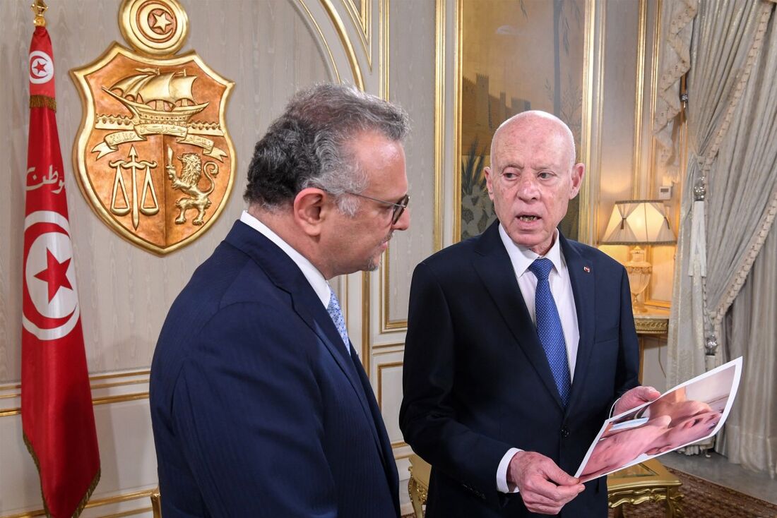 Presidente da Tunísia mostra fotos de crianças famintas em Gaza a assessor de Trump