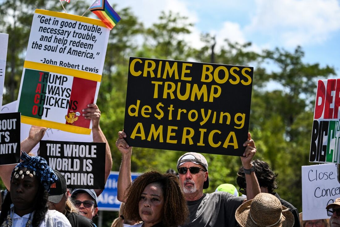 Washington anunciou em maio que ofereceria 1.000 dólares (mais de 5 mil reais) aos imigrantes em situação irregular que deixarem o país voluntariamente