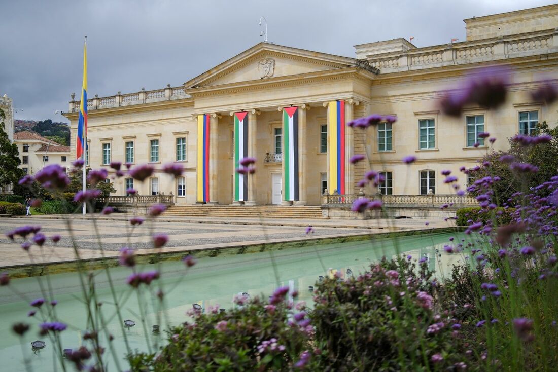 Presidente da Colômbia ordena que Marinha detenha navios que transportem carvão para Israel