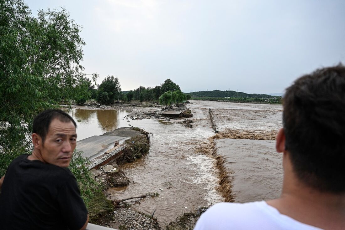 Tempestade faz 30 vítimas de enchentes na China