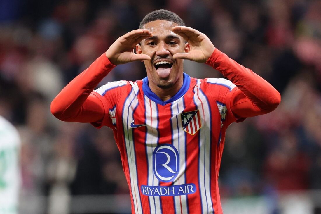 Samuel Lino já passou pelas categorias de base do Flamengo