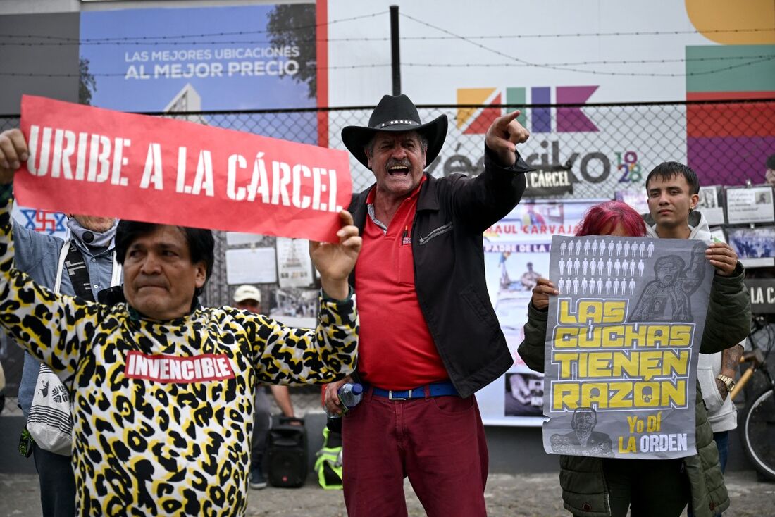 Protestantes contra o ex-presidente