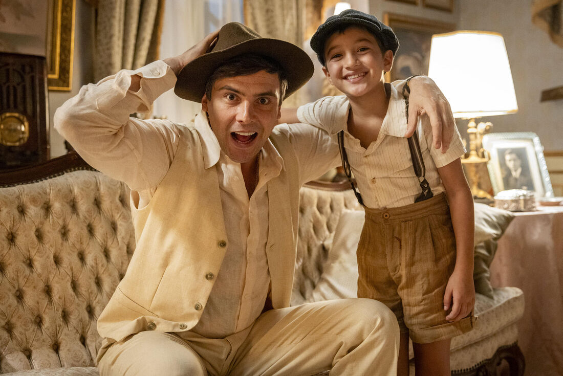 A equipe de figurino, por exemplo, é responsável por um intenso trabalho de garimpo dentro e fora dos Estúdios Globo