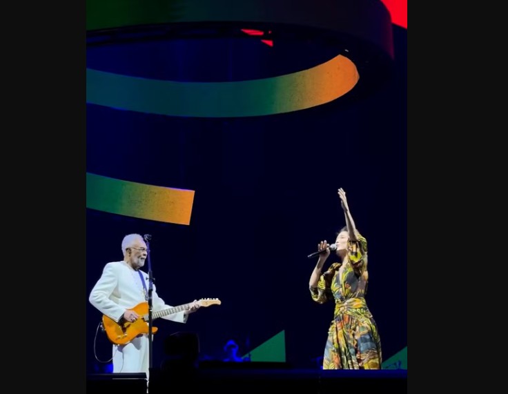 Marjorie Estiano cantou "Não chore mais" com Gilberto Gil