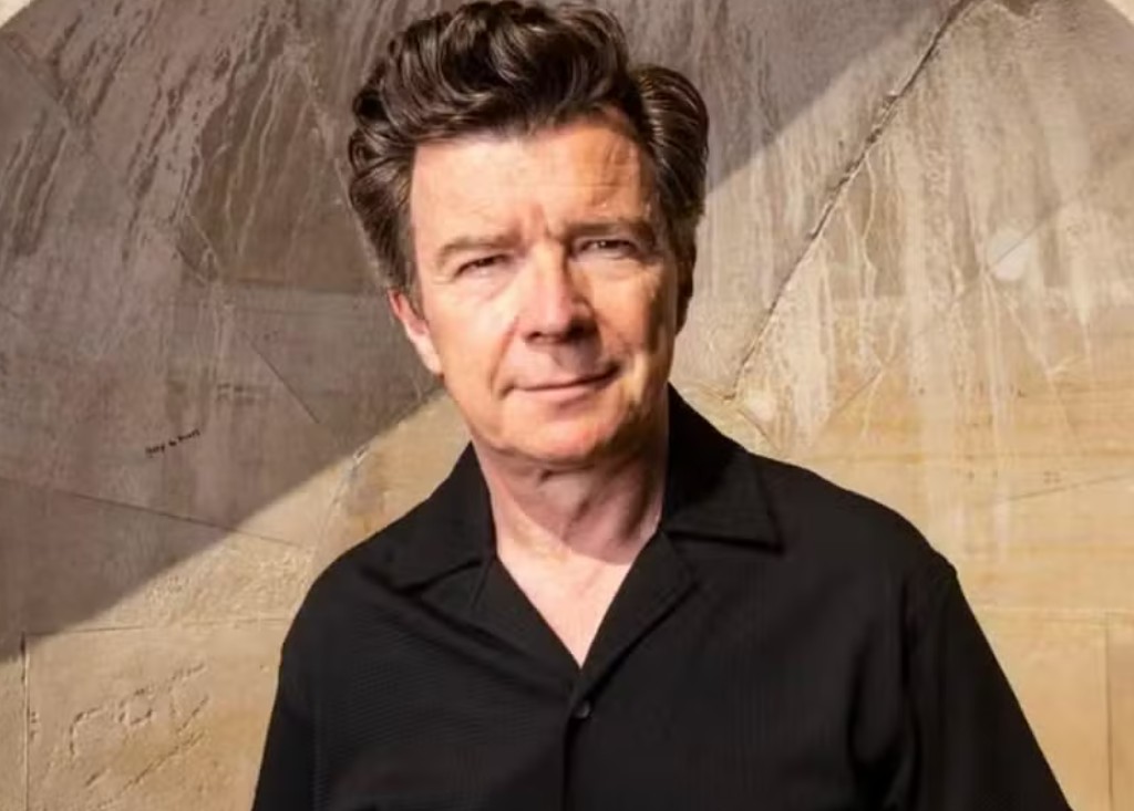 Cantor e compositor inglês Richard Astley 