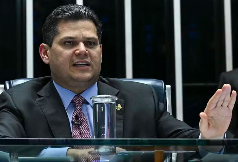O presidente do Senado, Davi Alcolumbre, durante sessão 