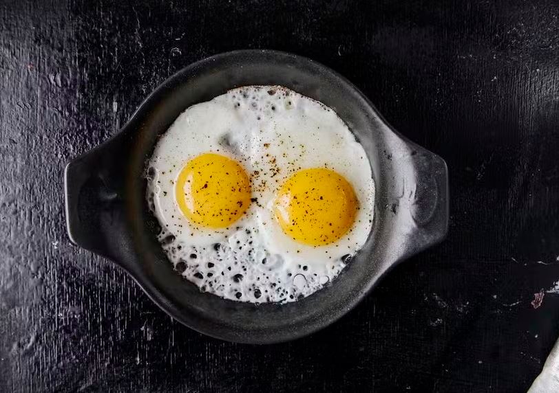 Estudo comprova que o ovo frito, pochê ou cozido não vai arruinar seu colesterol 