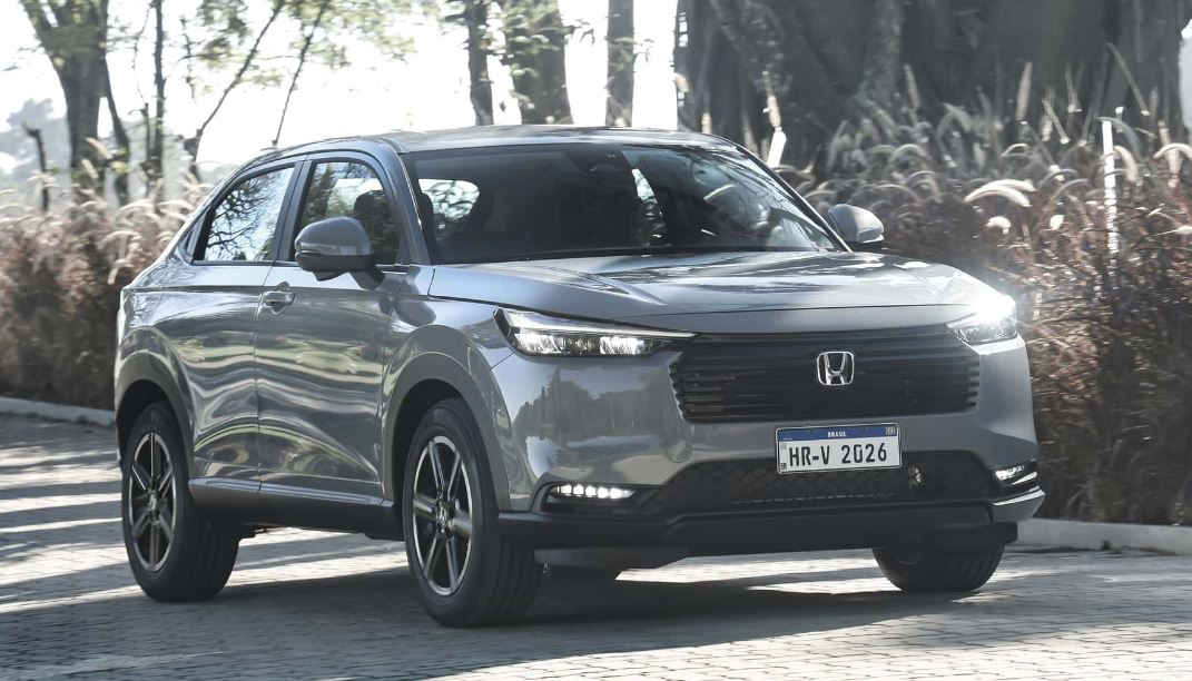 Honda HR-V 2026 vem com nova grade, luzes de LED e um visual que continua discreto, mas mais moderno