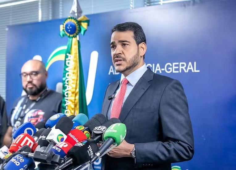 O ministro da AGU, Jorge Messias, durante pronunciamento 