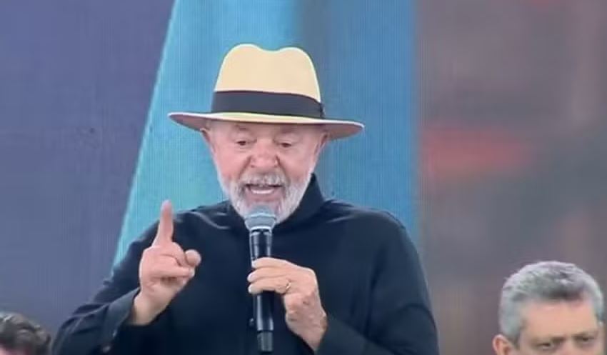 Lula critica tarifa de Trump e Eduardo Bolsonaro durante evento em Linhares (ES) 