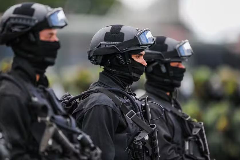 Kids pretos é o nome dado aos militares formados pelo Curso de Operações Especiais do Exército Brasileiro, treinados para atuar em missões sigilosas e em ambientes hostis e politicamente sensíveis 