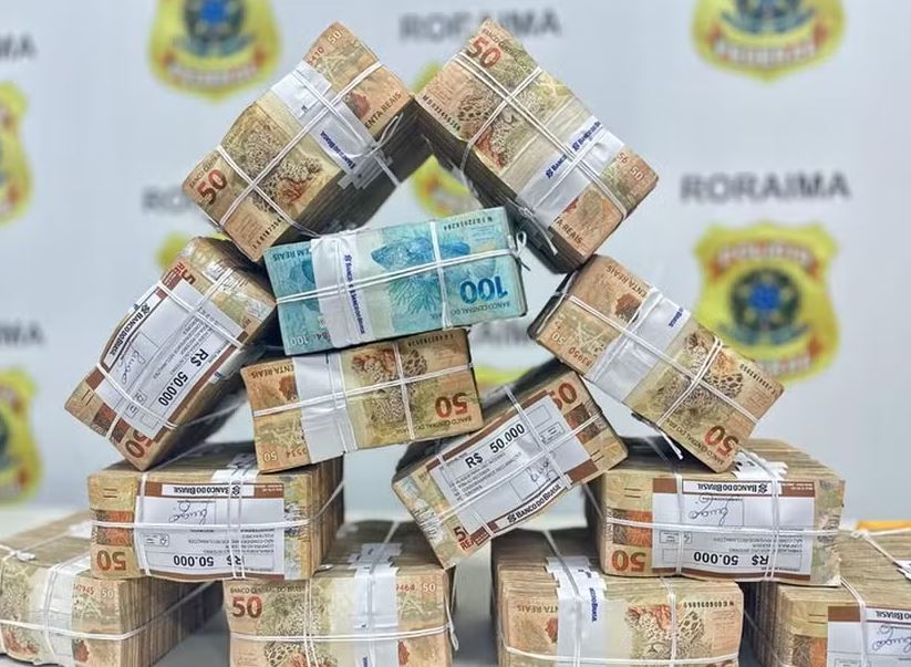 Dinheiro apreendido pela Polícia Federal em investigação sobre Pix 