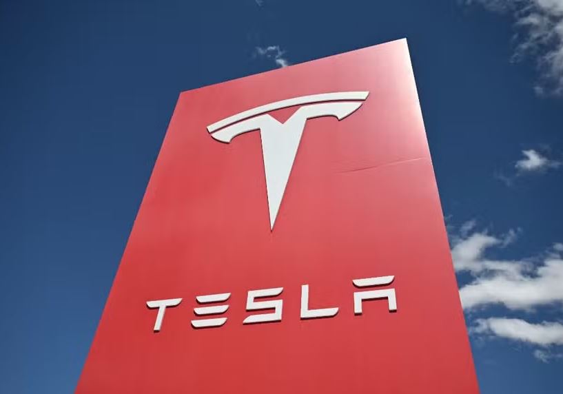 Um dos motivos da queda na desaceleração é a proximidade de Musk com o presidente americano Donald Trump 