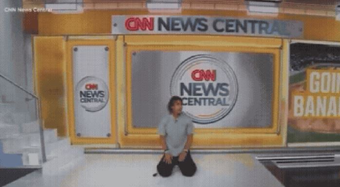 Robert Anthony Cruz, conhecido como Coach RAC, caiu ao tentar dar mortal