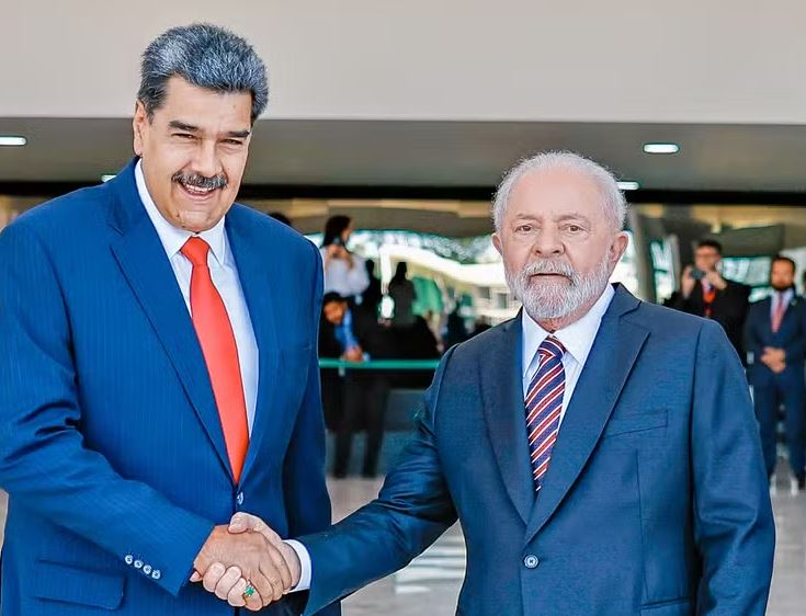 Os presidentes Luiz Inácio Lula da Silva e Nicolás Maduro - medida atinge bens com certificados de origem, que deveriam estar isentos de alíquotas de importação, devido a um acordo firmado em 2014